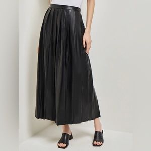 Misook NWT black vegan leather pleated midi skirt size small